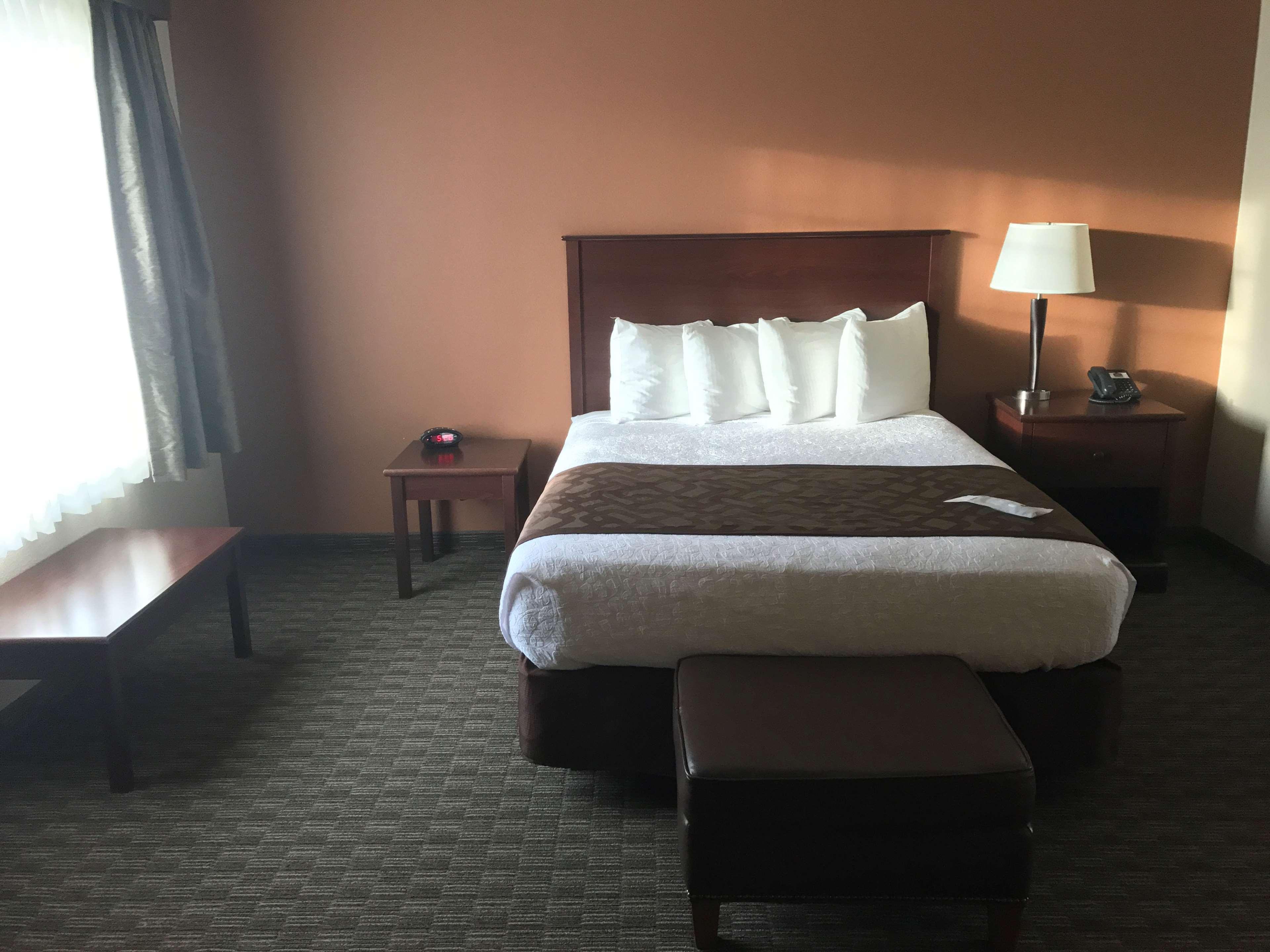 Best Western North Edge Inn Додж-Сити Экстерьер фото